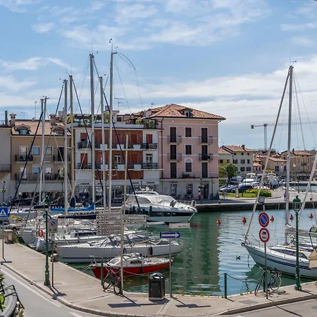 アパート Porto Vecchio グラード